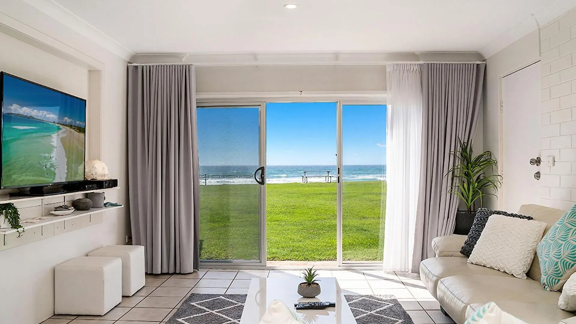 Absolute Beachfront Apartment 1B Lennox Head